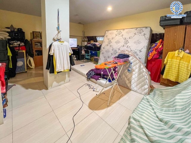 *****บ้านเดี่ยวมือสองย่านกรุงเทพฯ ม.เปรมฤทัย3 กาญจนาภิเษก เนื้อที่กว้างขวางถึง 50 ตร.ว. ฟังก์ชัน 3 ห้องนอน 2 ห้องน้ำ ที่จอดรถ 2 คัน เฟอร์นิเจอร์บิ้วท์อินครบ บนทำเลเชื่อมต่อรถไฟฟ้าสายสีชมพู "สถานีวงแหวนตะวันออก" และทางด่วน "กาญจนาภิเษก(วงแหวนรอบนอก)"